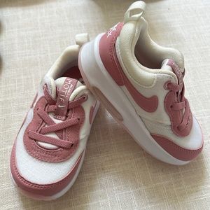 Toddler girls Nike sneakers size 7
